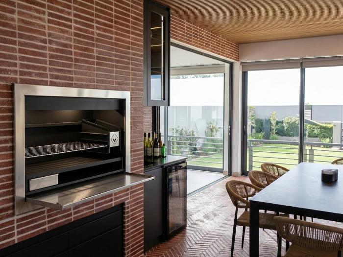 SAFIRE AFFORDABLE LUXURY BUILT-IN BRAAI